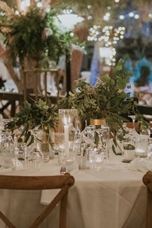 Στολισμός δεξίωσης εξωτερικού χώρου με πρασινάδες και pampas grass Στολισμός δεξίωσης εξωτερικού χώρου με πρασινάδες και pampas grass