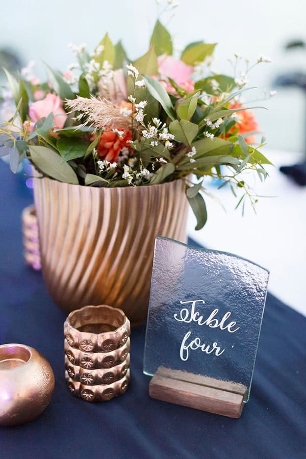 Αρίθμηση τραπεζιών σε vintage γυαλί