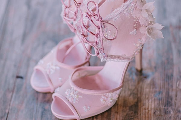 ΝΥΦΙΚΑ ΠΑΠΟΥΤΣΙΑ ΕΛΛΑΔΑ