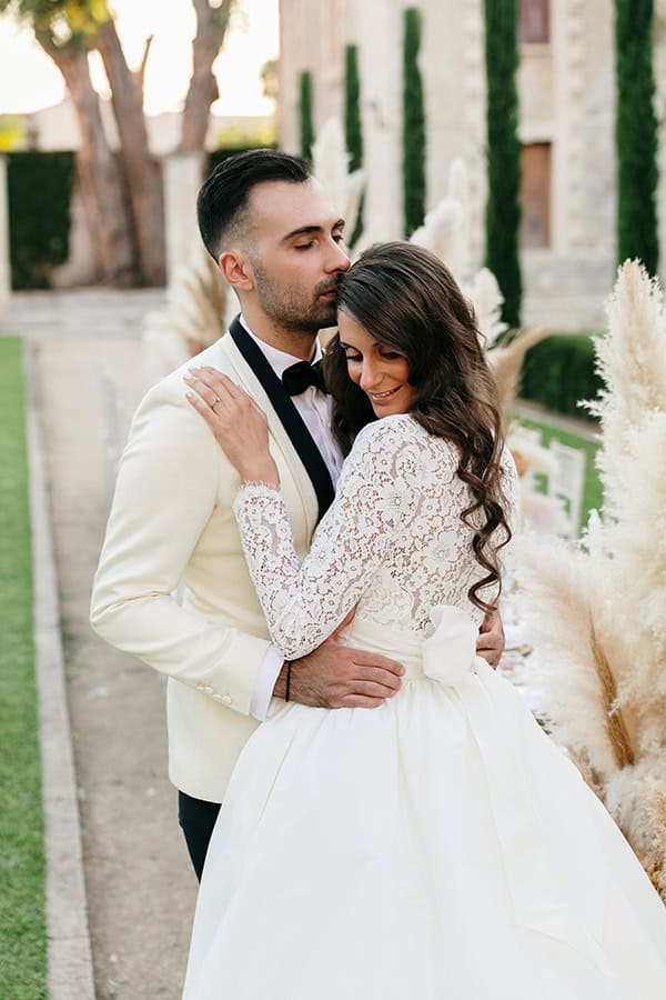 chic-bohemian-styled-shoot-unique-wedding-decoration-details-ivory-gold-hues_04x