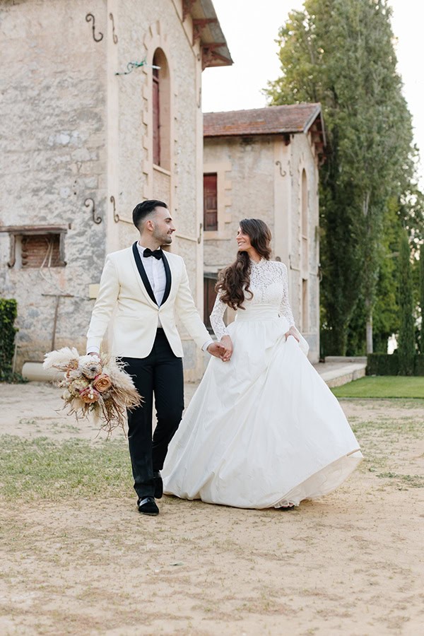 chic-bohemian-styled-shoot-unique-wedding-decoration-details-ivory-gold-hues_05