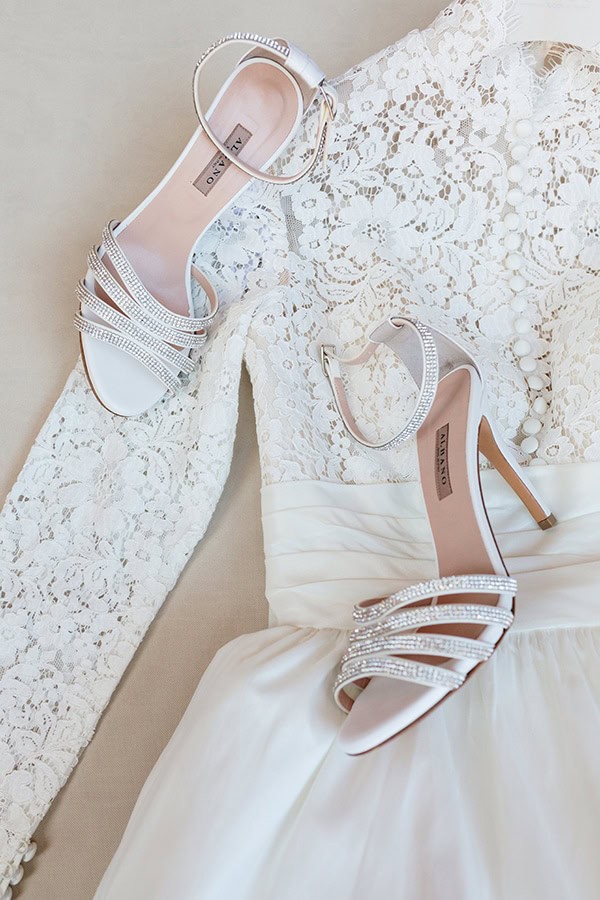 chic-bohemian-styled-shoot-unique-wedding-decoration-details-ivory-gold-hues_08