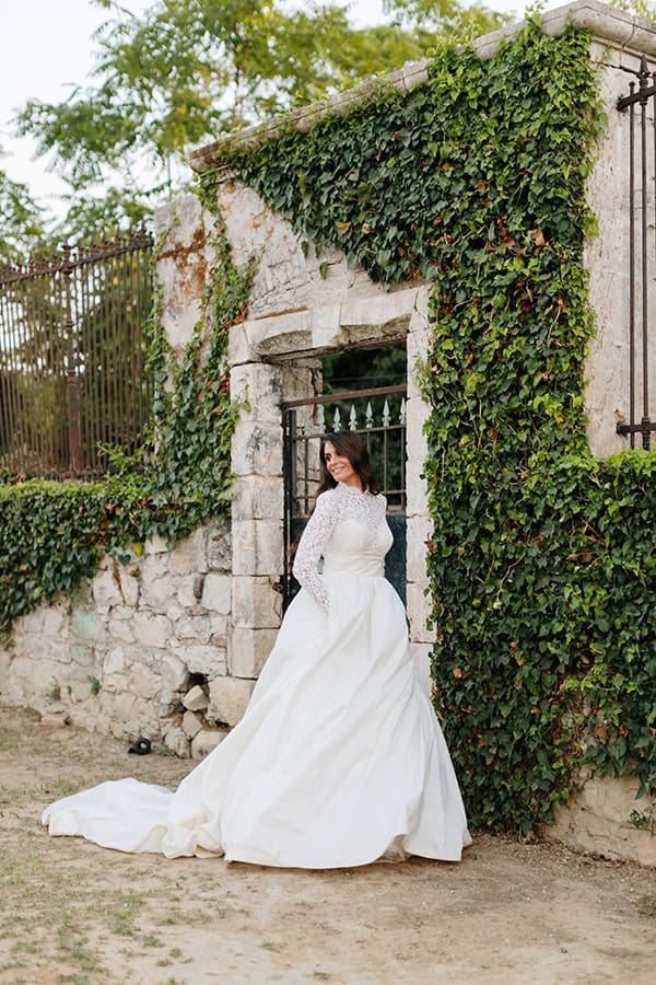 chic-bohemian-styled-shoot-unique-wedding-decoration-details-ivory-gold-hues_08x