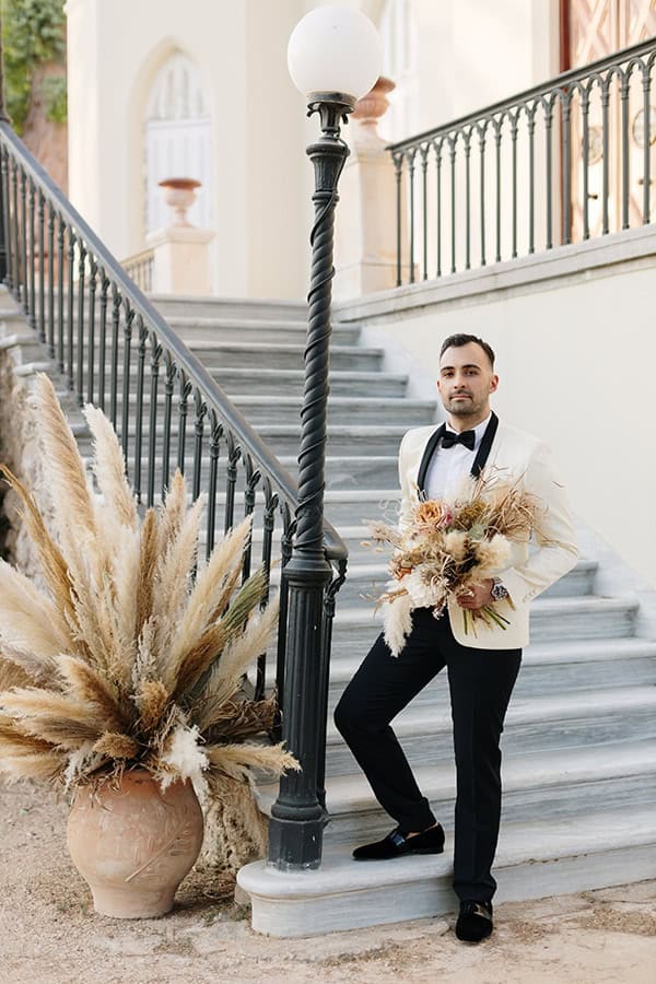 chic-bohemian-styled-shoot-unique-wedding-decoration-details-ivory-gold-hues_12