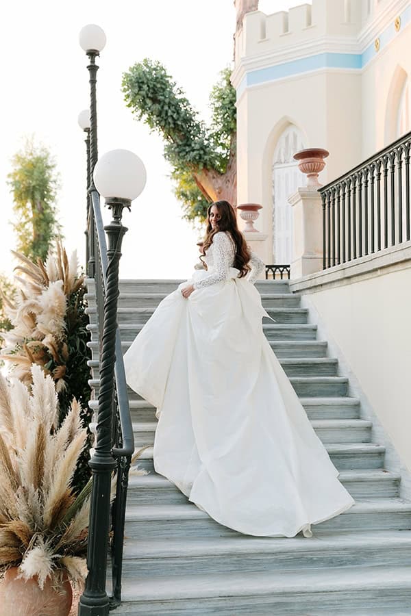 chic-bohemian-styled-shoot-unique-wedding-decoration-details-ivory-gold-hues_19