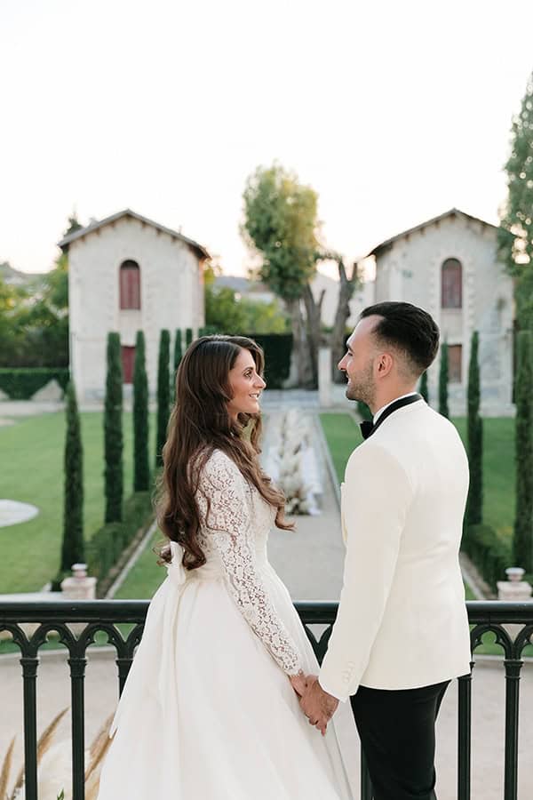 chic-bohemian-styled-shoot-unique-wedding-decoration-details-ivory-gold-hues_20