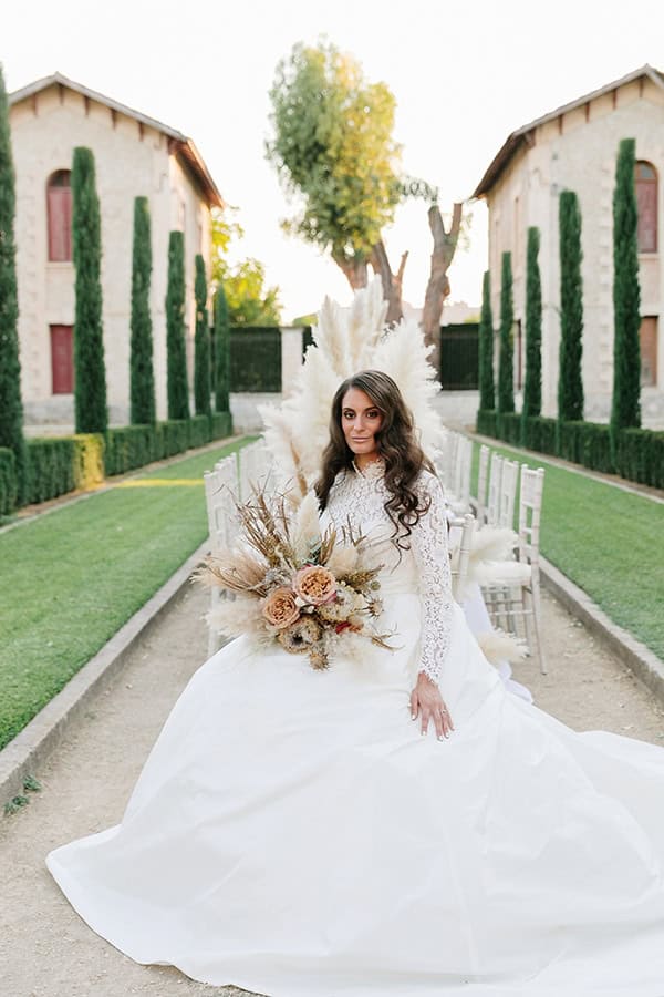 chic-bohemian-styled-shoot-unique-wedding-decoration-details-ivory-gold-hues_21x