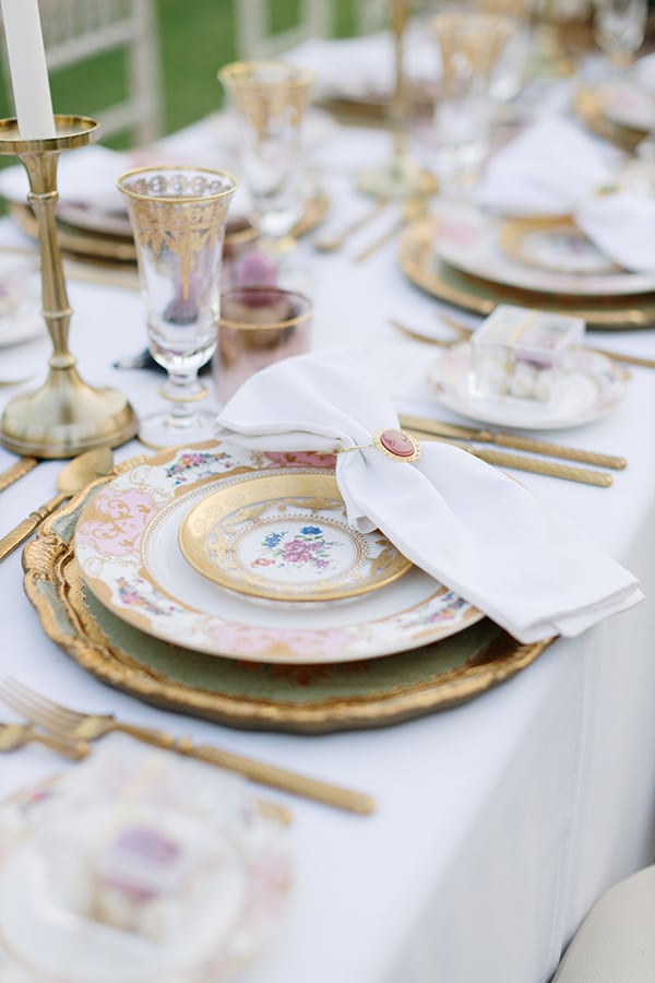 chic-bohemian-styled-shoot-unique-wedding-decoration-details-ivory-gold-hues_24