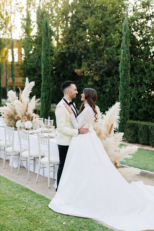 chic-bohemian-styled-shoot-unique-wedding-decoration-details-ivory-gold-hues_30