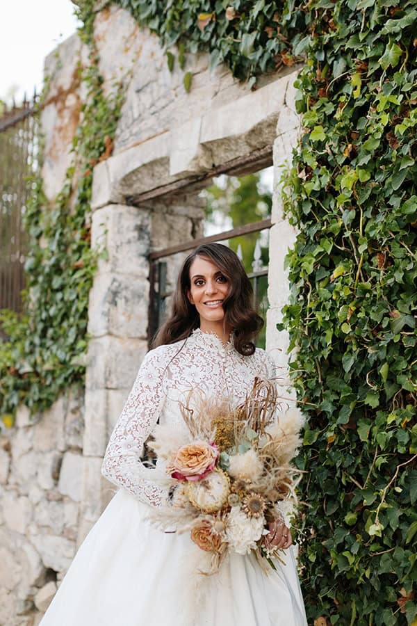 chic-bohemian-styled-shoot-unique-wedding-decoration-details-ivory-gold-hues_35