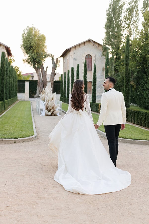 chic-bohemian-styled-shoot-unique-wedding-decoration-details-ivory-gold-hues_38