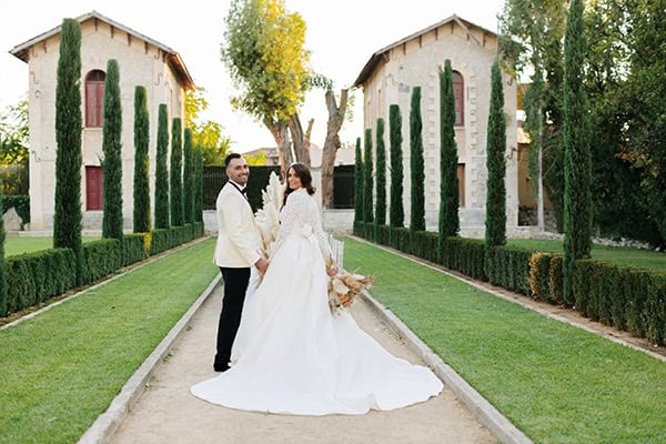 chic-bohemian-styled-shoot-unique-wedding-decoration-details-ivory-gold-hues_50