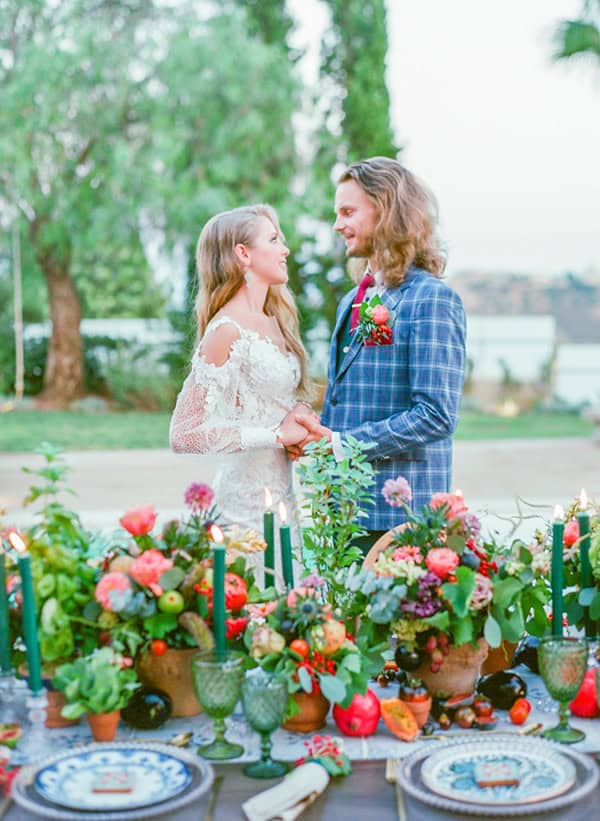 dreamy-tuscany-inspired-styled-shoot-stunning-emerald-green-red-hues_02