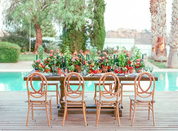 dreamy-tuscany-inspired-styled-shoot-stunning-emerald-green-red-hues_06x