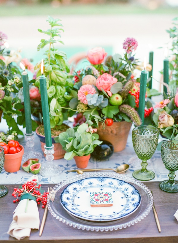 dreamy-tuscany-inspired-styled-shoot-stunning-emerald-green-red-hues_09