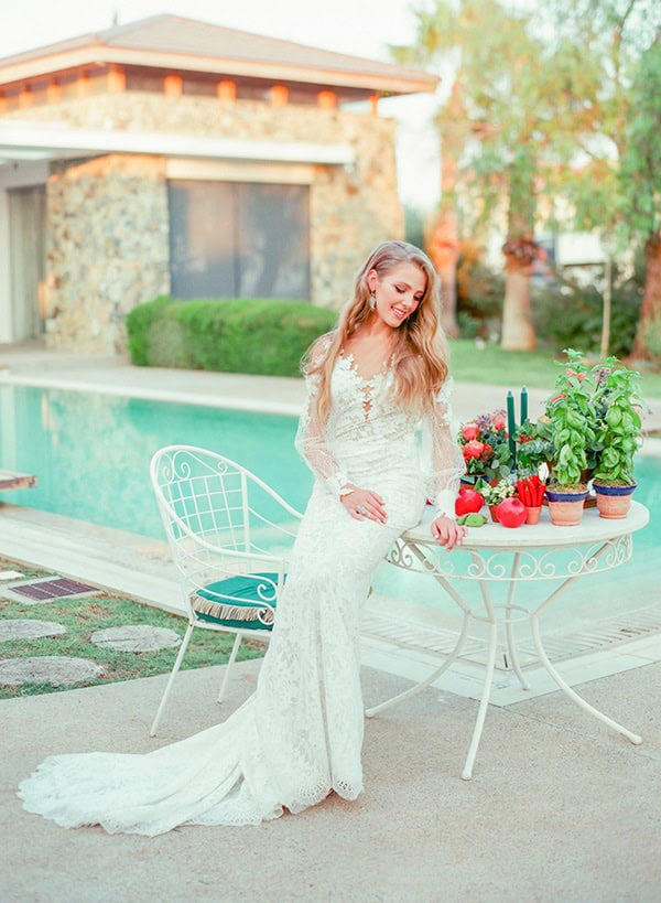 dreamy-tuscany-inspired-styled-shoot-stunning-emerald-green-red-hues_12x