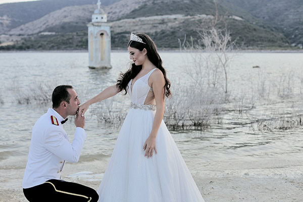 military-wedding-limassol-olive-white-roses_03