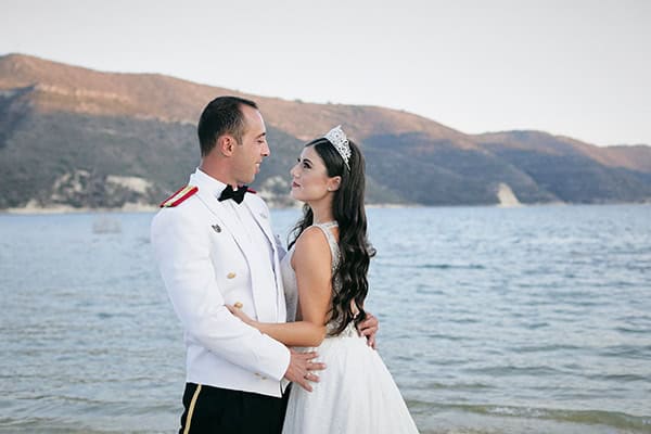 military-wedding-limassol-olive-white-roses_04