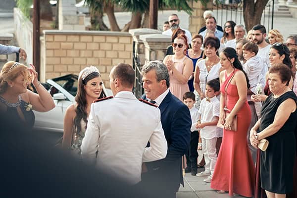 military-wedding-limassol-olive-white-roses_09x