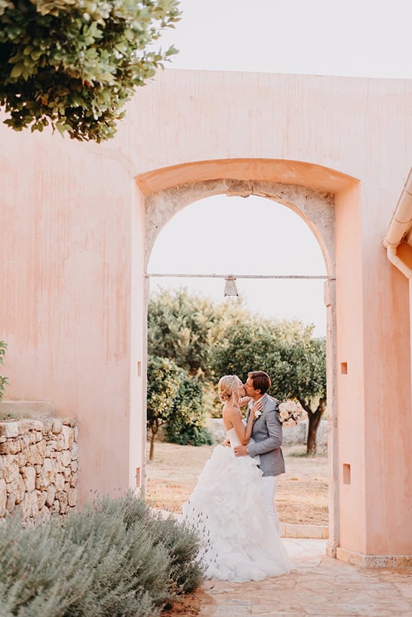 romantic-destination-wedding-corfu-pastel-colors_02
