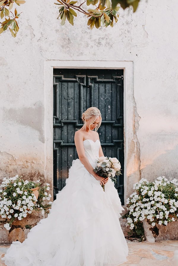 romantic-destination-wedding-corfu-pastel-colors_02x