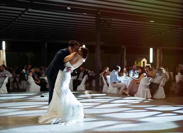 romantic-wedding-larisa-white-beige-colors_22