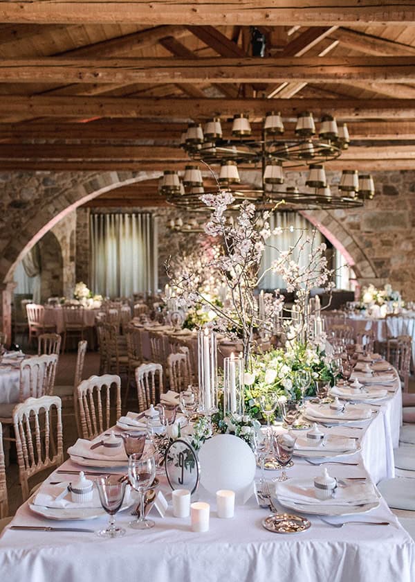 spring-wedding-decoration-ideas-almond-branches-anemones-fairytale-wedding_03x