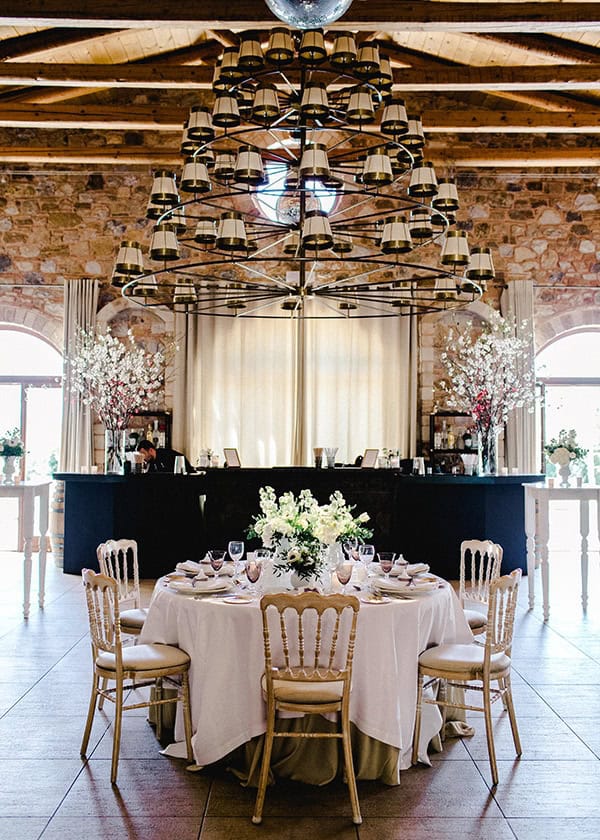 spring-wedding-decoration-ideas-almond-branches-anemones-fairytale-wedding_12