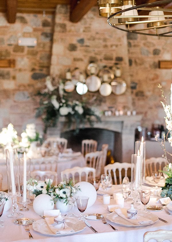 spring-wedding-decoration-ideas-almond-branches-anemones-fairytale-wedding_16