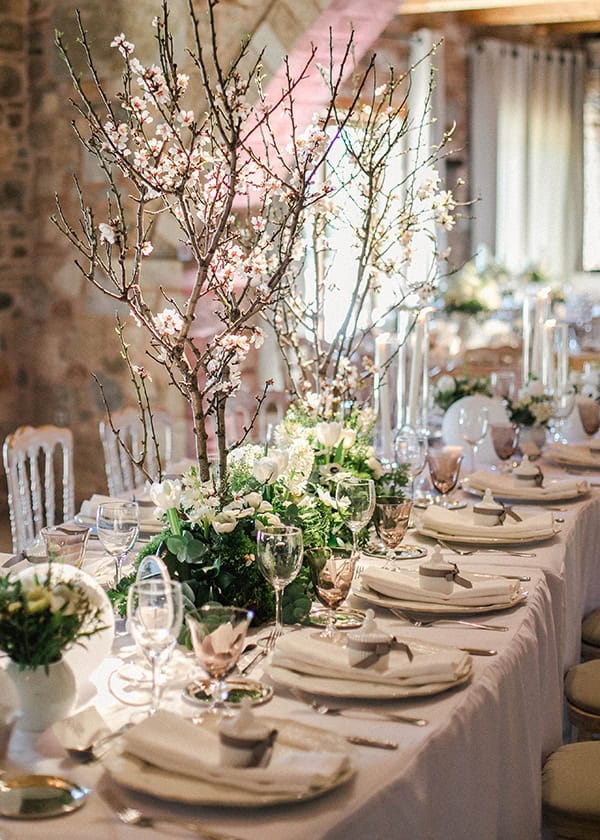spring-wedding-decoration-ideas-almond-branches-anemones-fairytale-wedding_17x