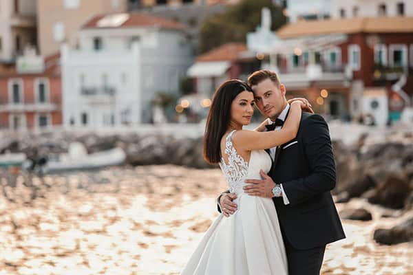 beautiful-fall-wedding-larisa-baby-breaths-romantic-details_01