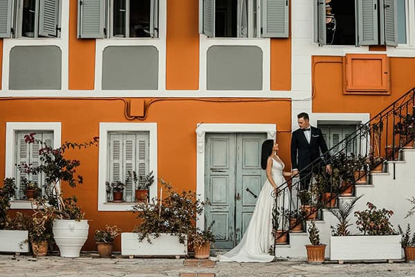 beautiful-fall-wedding-larisa-baby-breaths-romantic-details_03