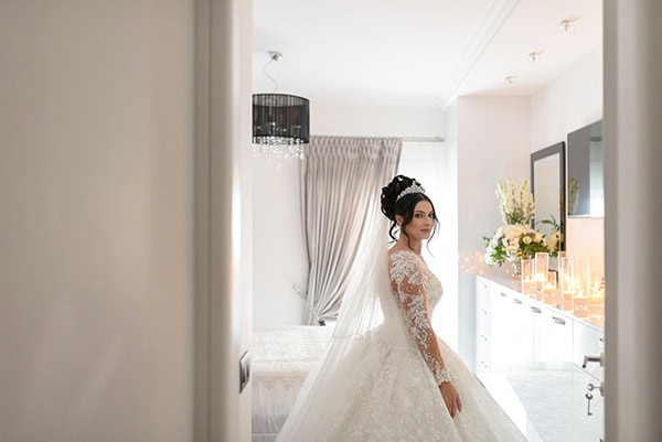 dreamy-wedding-santorini-island-orchids-roses_10