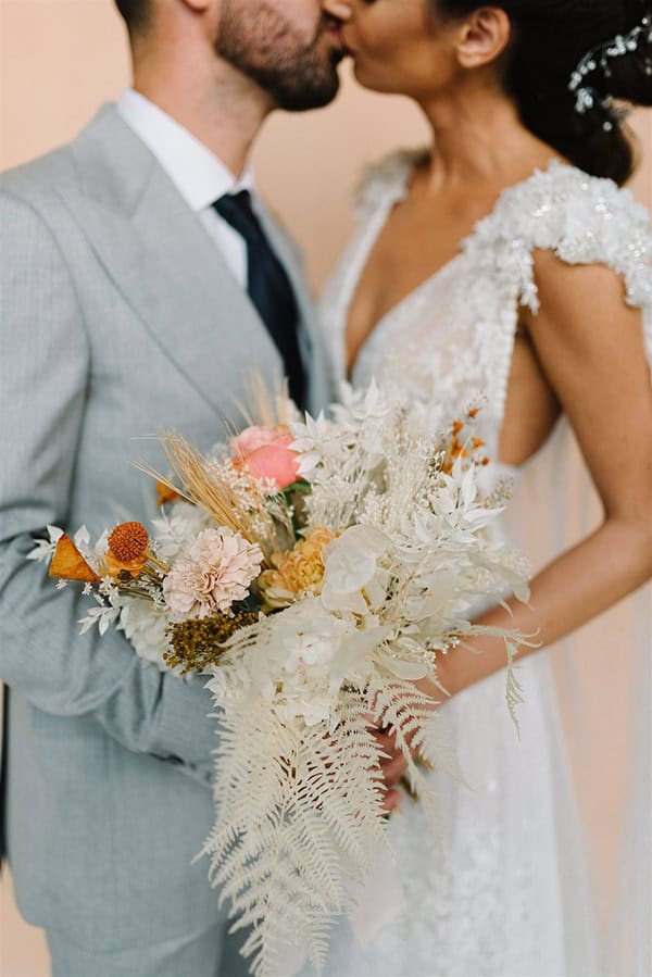 fall-wedding-stunning-tropical-style_01x