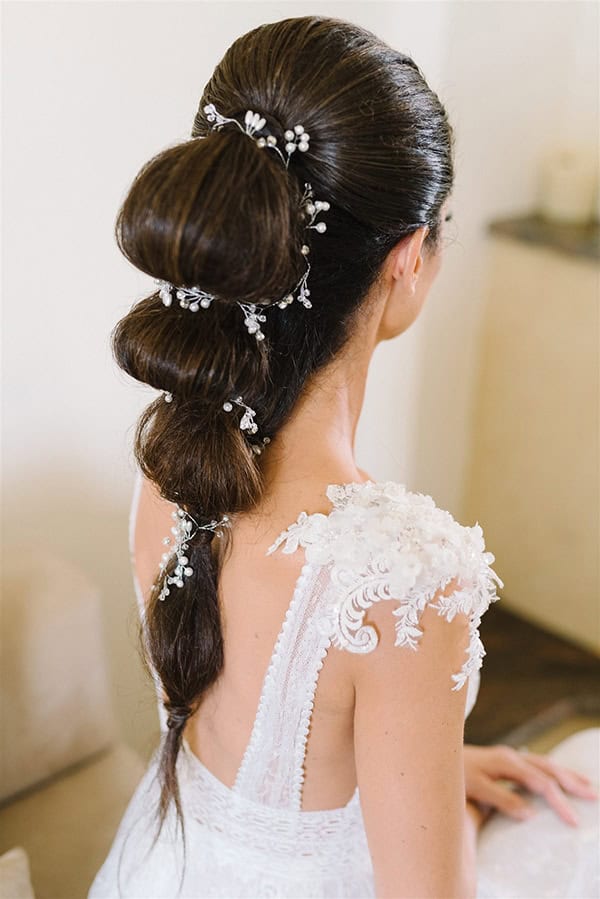 Ιδιαίτερο χτένισμα νύφης με κοτσίδα