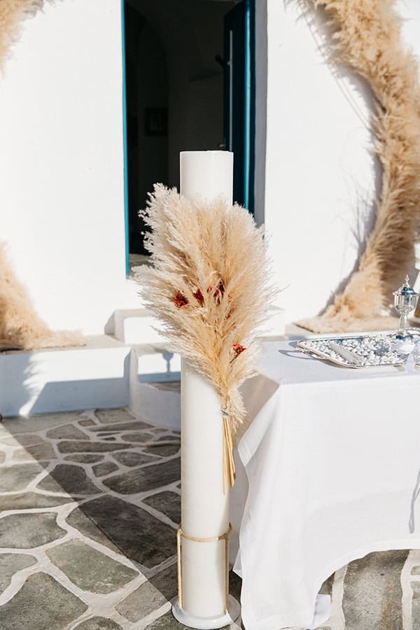 Λευκή λαμπάδα εκκλησίας σε boho style με pampas grass