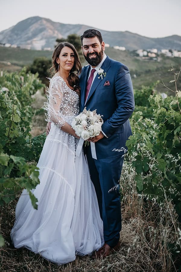 outdoor-summer-wedding-athens-white-flowers-romantic-details_02