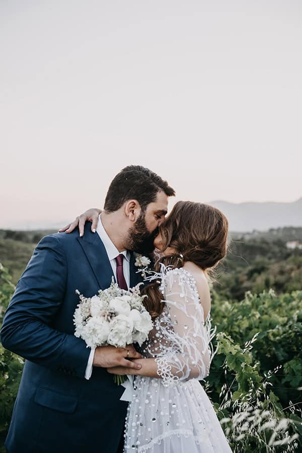 outdoor-summer-wedding-athens-white-flowers-romantic-details_04x
