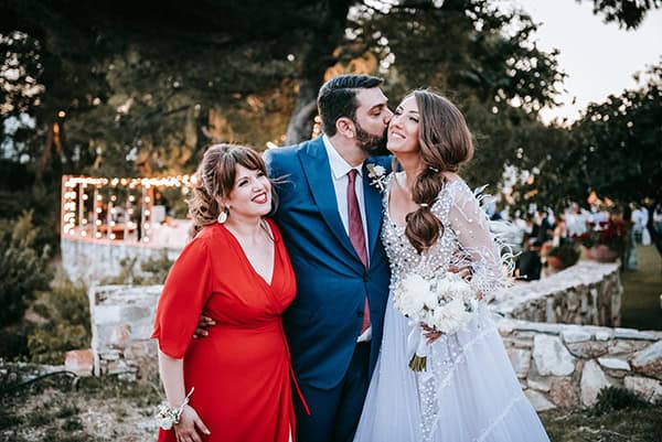 outdoor-summer-wedding-athens-white-flowers-romantic-details_22