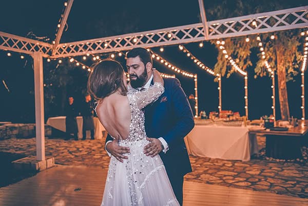 outdoor-summer-wedding-athens-white-flowers-romantic-details_26