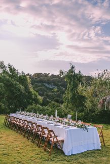 Ρουστίκ – ρομαντικός στολισμός για υπαίθρια δεξίωση γάμου Ρουστίκ – ρομαντικός στολισμός για υπαίθρια δεξίωση γάμου