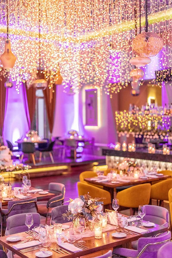 Στολισμός τραπεζιού δεξίωσης με μπουκετάκια λουλουδιών