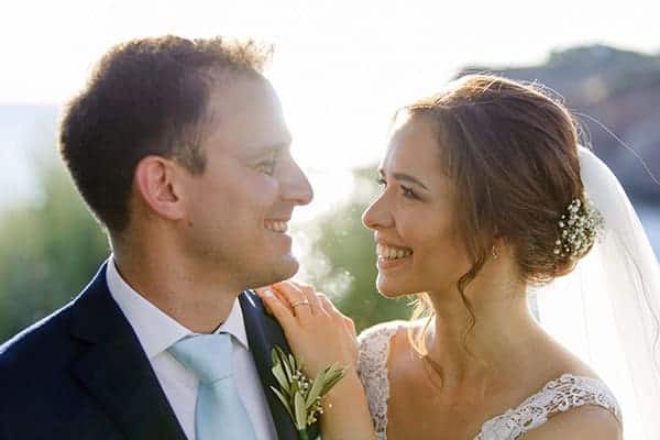 romantic-summer-wedding-athens-baby-breath-chamomile_01