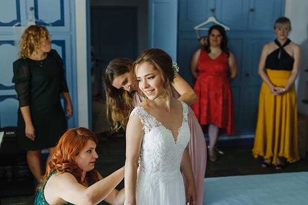 romantic-summer-wedding-athens-baby-breath-chamomile_05