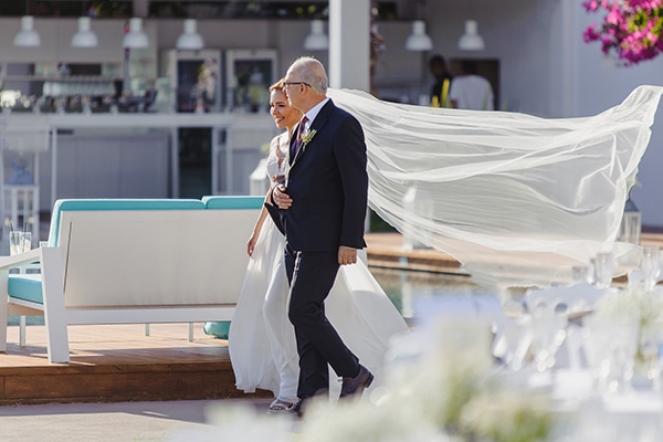 romantic-summer-wedding-athens-baby-breath-chamomile_11