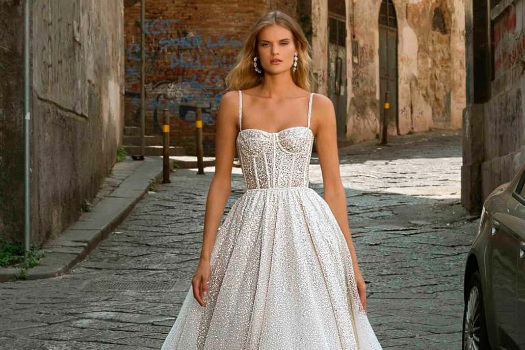 Stylish νυφικά φορέματα από Berta για την πιο θηλυκή νυφική εμφάνιση