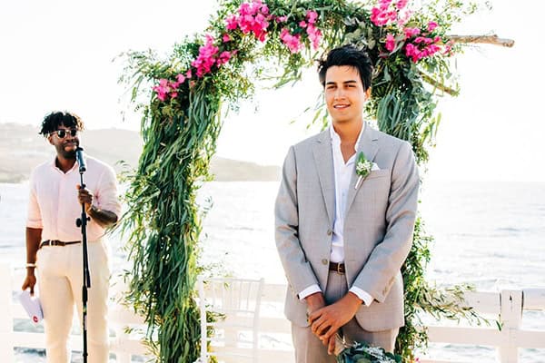 summer-destination-wedding-fuchsia-bougainvillea_19