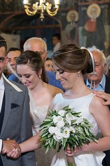 Ρομαντική ανθοδέσμη με λυσίανθο και ελιά