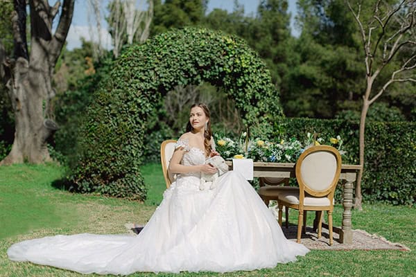 Ονειρική rustic – elegant φωτογράφιση με τα πιο εντυπωσιακά νυφικά φορέματα