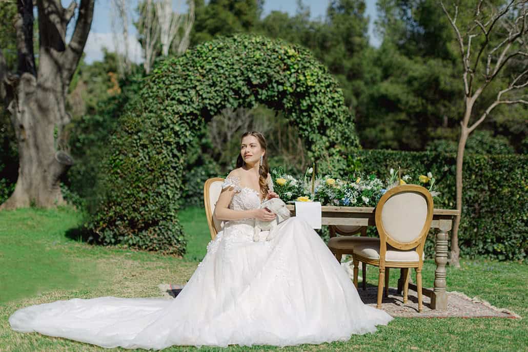 Ονειρική rustic – elegant φωτογράφιση με τα πιο εντυπωσιακά νυφικά φορέματα